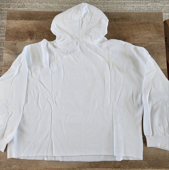 Levi's Women's Cropped Happy Strawberry Prism Hoodie Size 2X - Picture 3 of 11